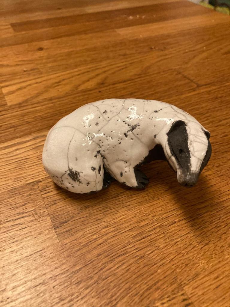 Sculpture de blaireau en poterie - céramique animalière